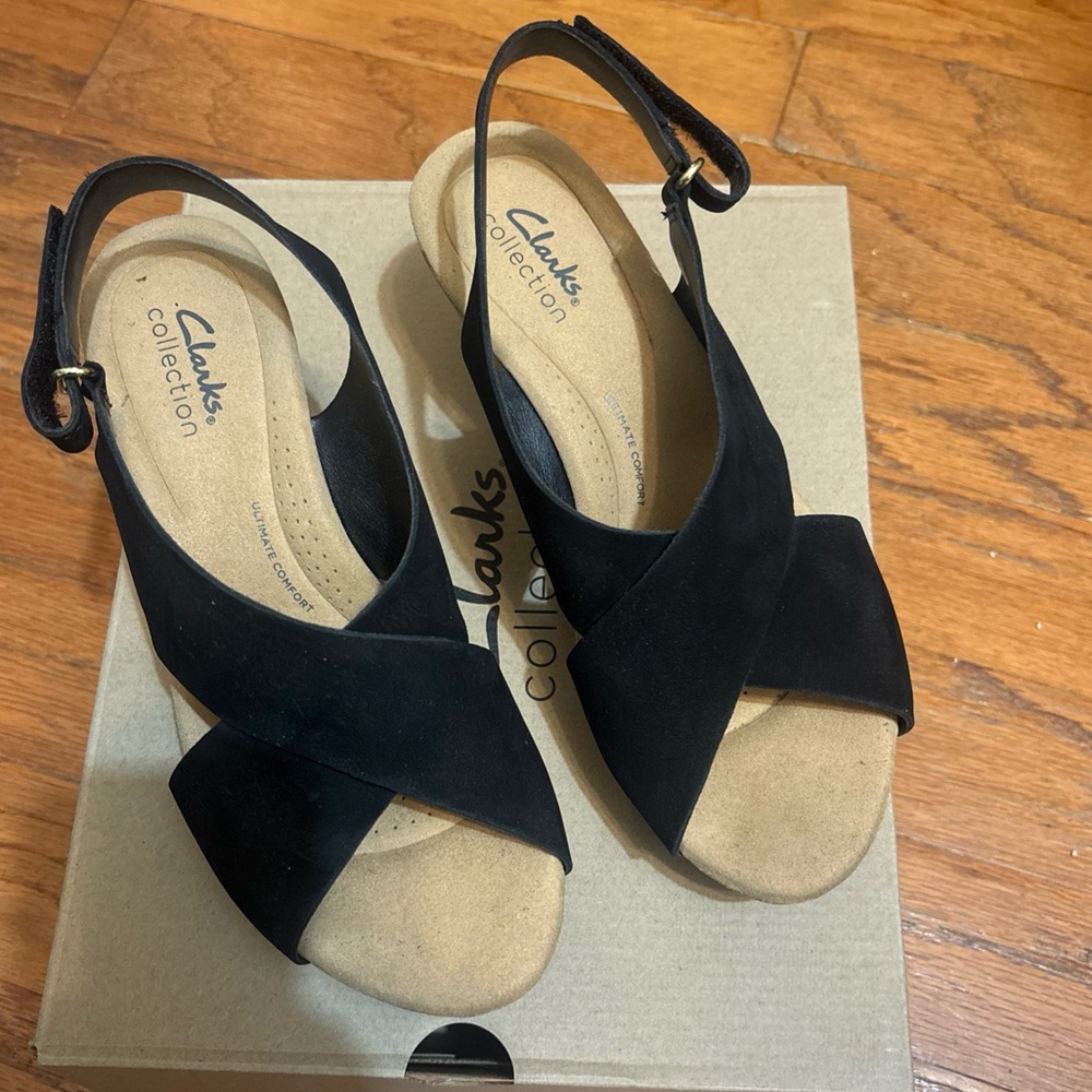 Clarks Collection women's Annadel Eirwyn wedge sandal Black 7.5
